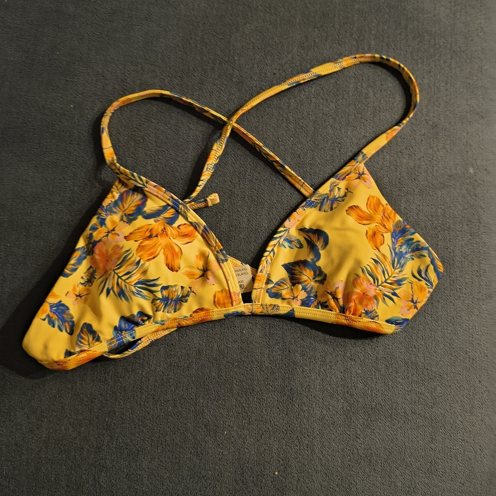 Jolyn Triangle Top - Picture 5 of 5